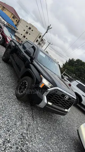 Toyota Tundra 2024 Black