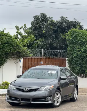 Toyota Camry SE 4dr Sedan (2.5L 4cyl 6A) 2014 Gray