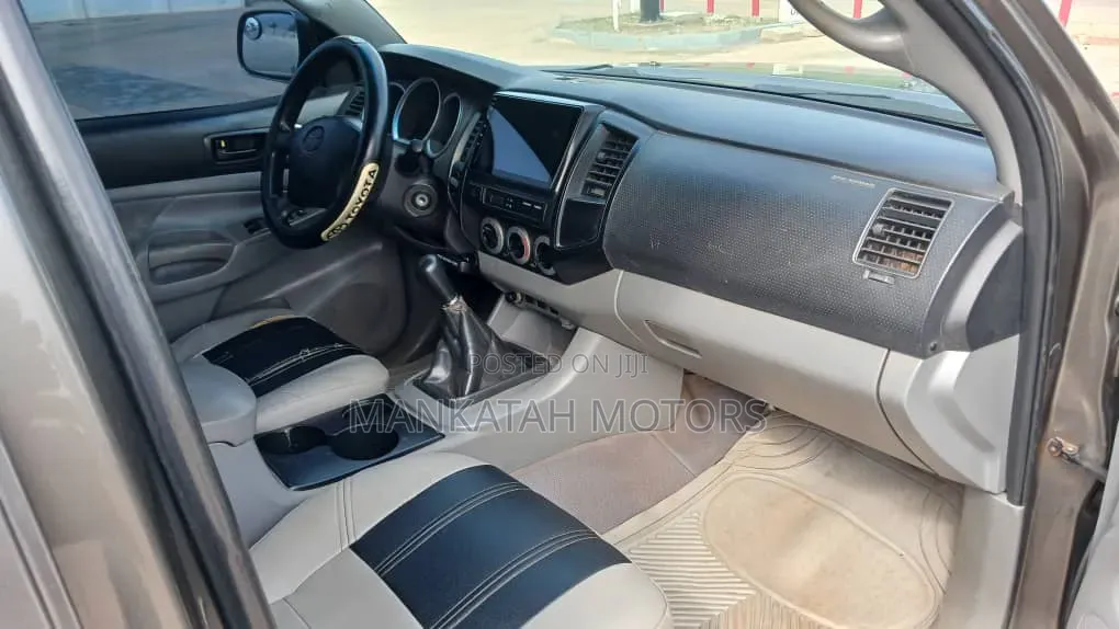 Toyota Tacoma 2011 Gray