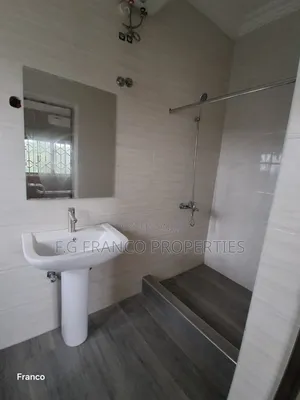 5bdrm House in Kg Franco Properties, Coca Cola for rent