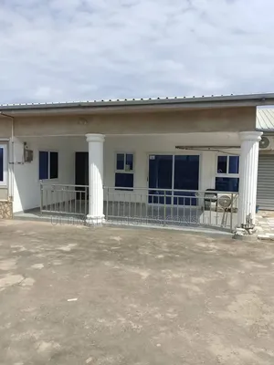 5bdrm House in Lapaz Race Course, Nyanmekye for sale