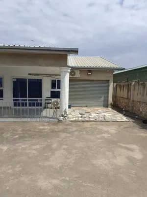 5bdrm House in Lapaz Race Course, Nyanmekye for sale