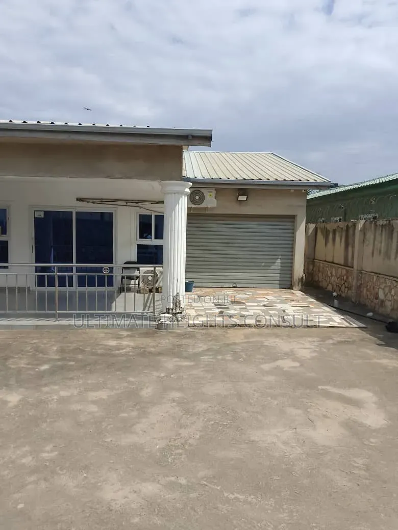 5bdrm House in Lapaz Race Course, Nyanmekye for sale