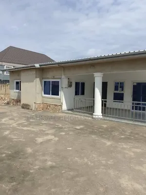 5bdrm House in Lapaz Race Course, Nyanmekye for sale