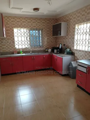 5bdrm House in Lapaz Race Course, Nyanmekye for sale