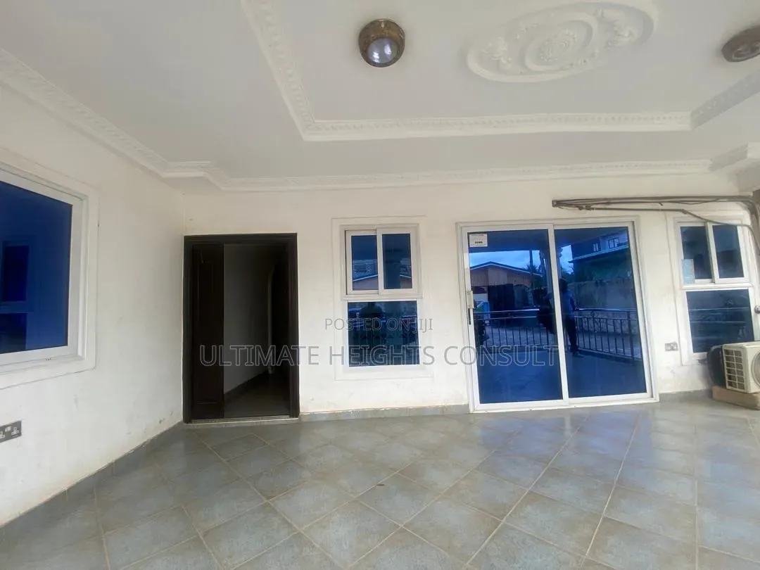 5bdrm House in Lapaz Race Course, Nyanmekye for sale