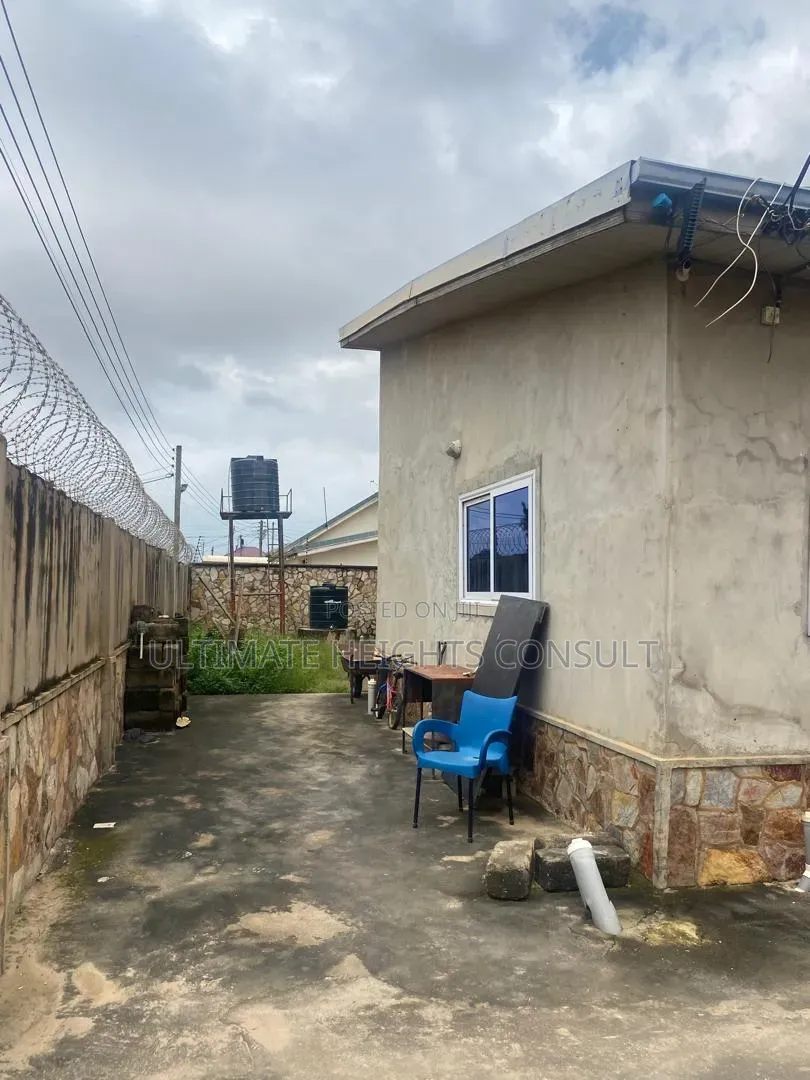5bdrm House in Lapaz Race Course, Nyanmekye for sale