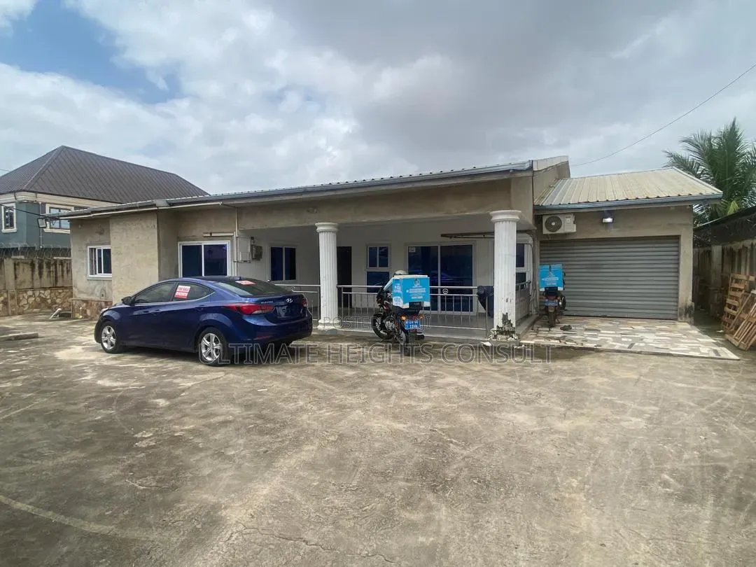 5bdrm House in Lapaz Race Course, Nyanmekye for sale