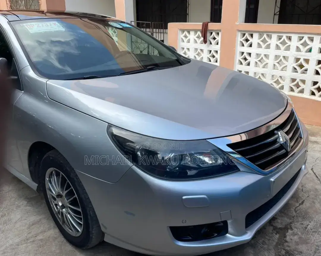 Renault Latitude 2012 Silver