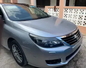 Renault Latitude 2012 Silver