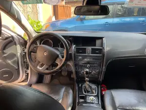Renault Latitude 2012 Silver