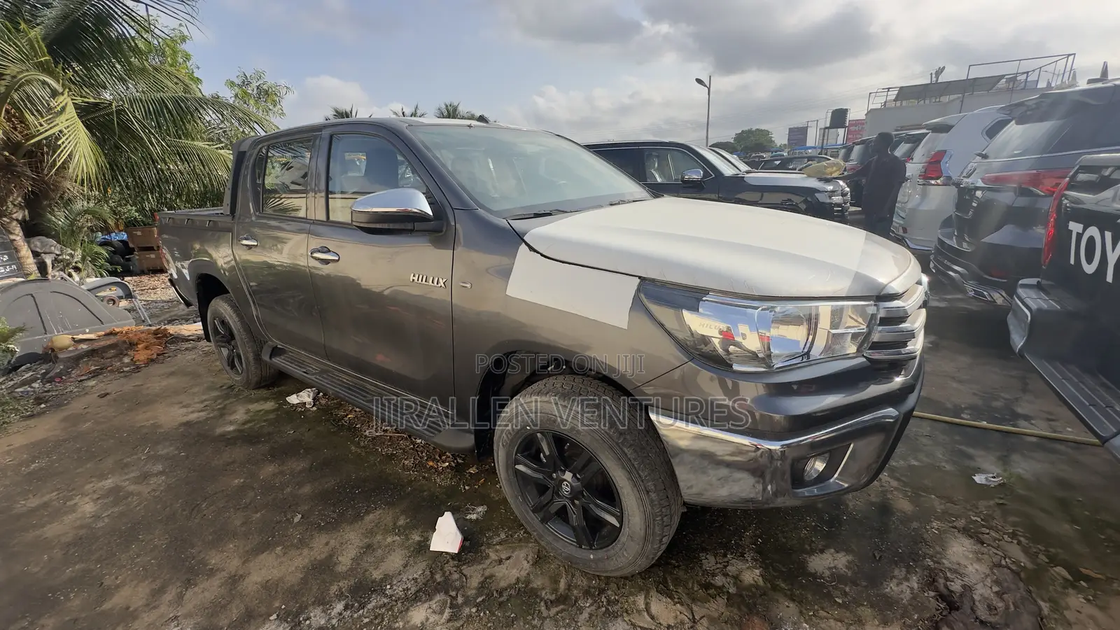 New Toyota Hilux 2023 Gray