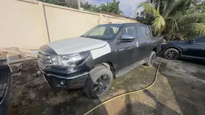 New Toyota Hilux 2023 Gray