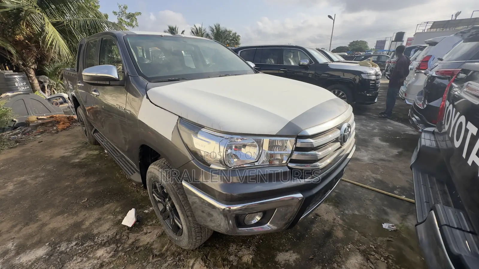 New Toyota Hilux 2023 Gray