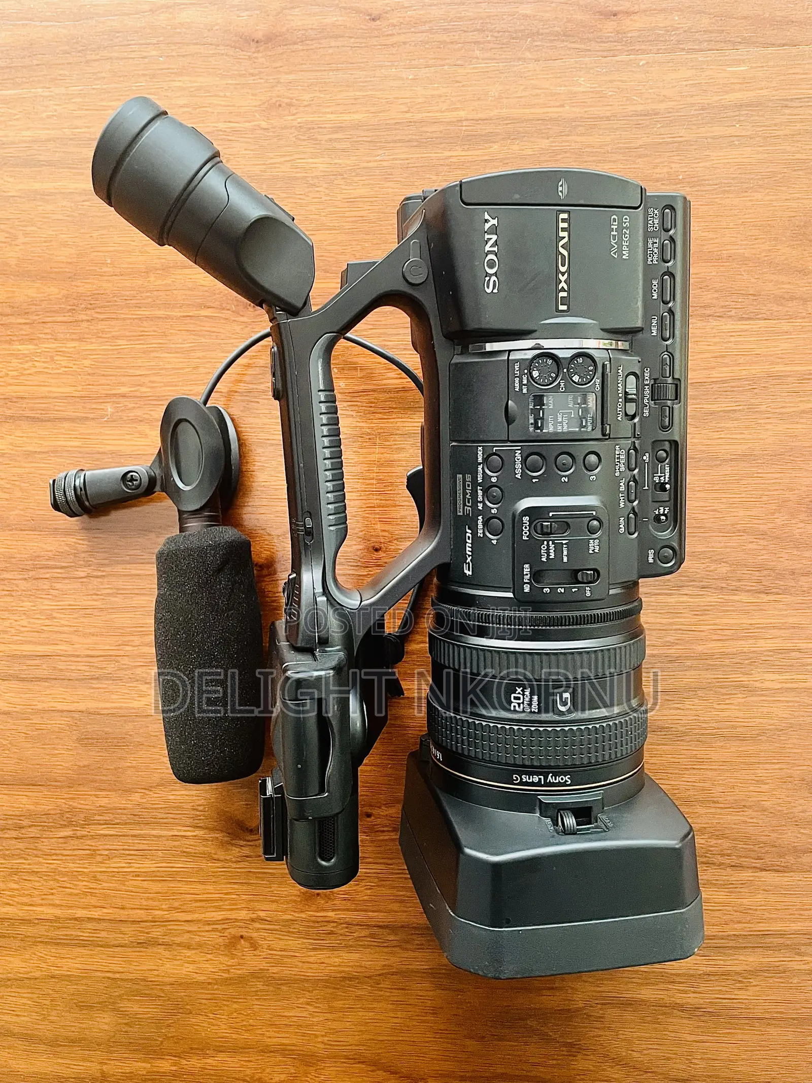 Sony HXR-Nx5p Pro Hd Camcorder + 3 Batteries + Original Sony Charger
