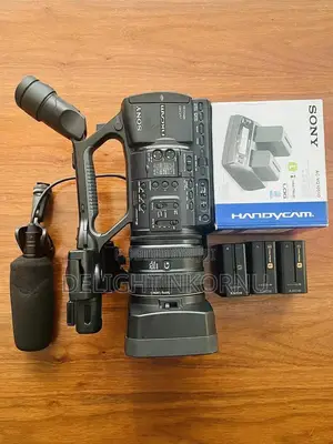 Sony HXR-Nx5p Pro Hd Camcorder + 3 Batteries + Original Sony Charger