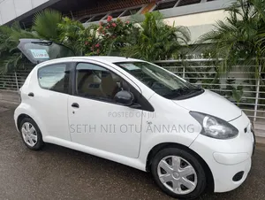 Toyota Aygo 1.0 5-Door 2012 White