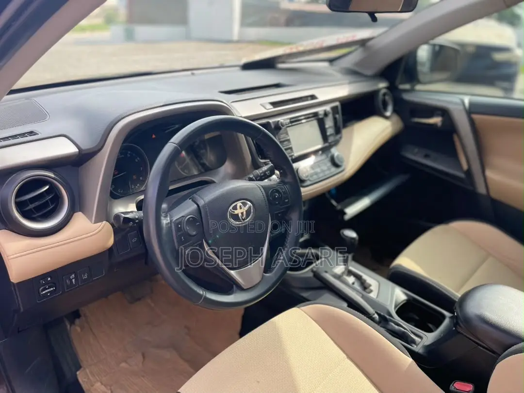Toyota RAV4 XLE 4dr SUV AWD (2.5L 4cyl 6A) 2018 Brown