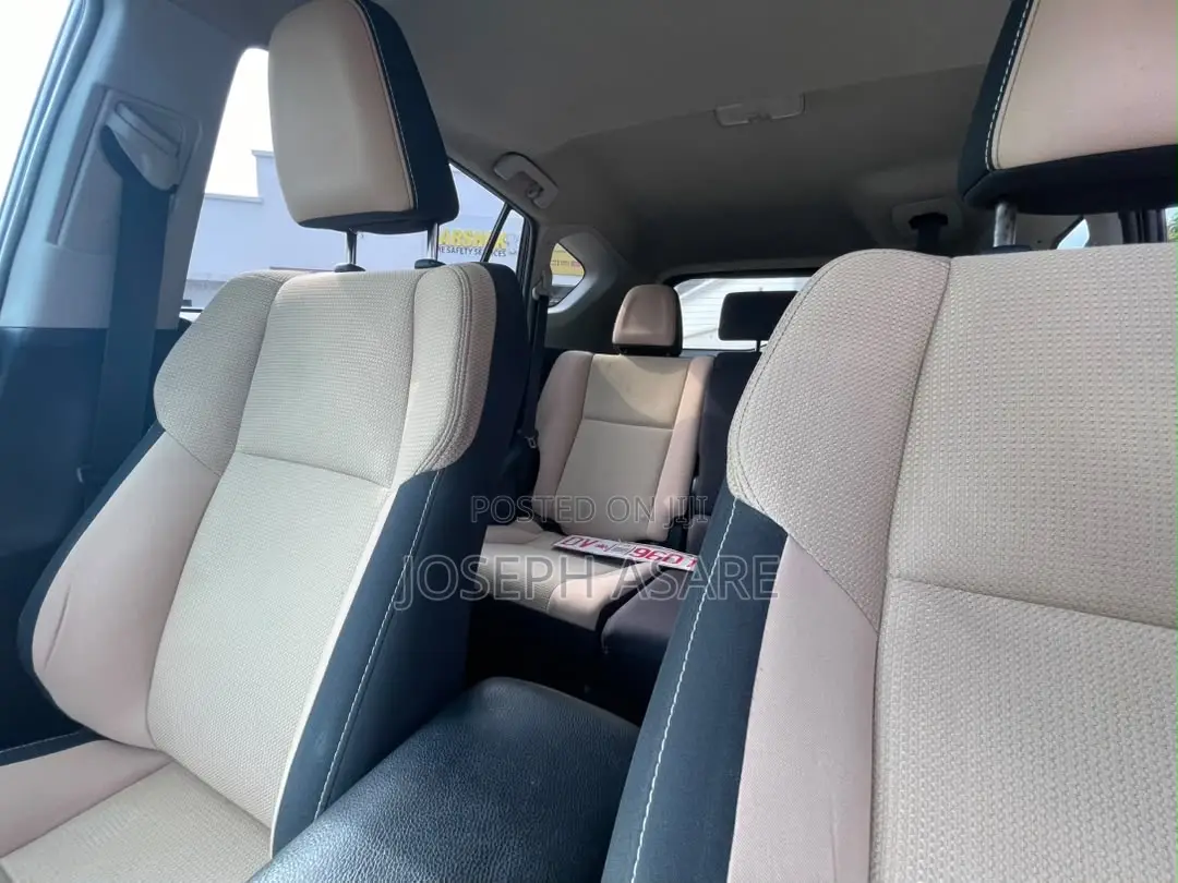 Toyota RAV4 XLE 4dr SUV AWD (2.5L 4cyl 6A) 2018 Brown
