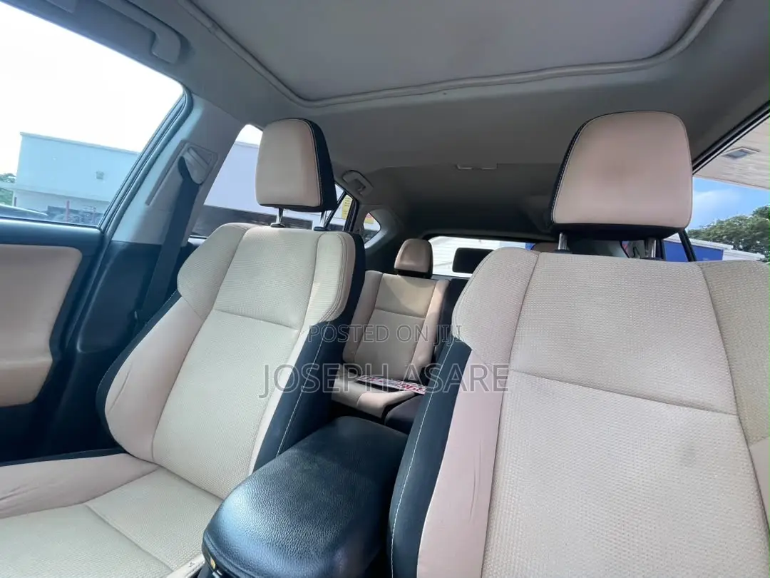 Toyota RAV4 XLE 4dr SUV AWD (2.5L 4cyl 6A) 2018 Brown