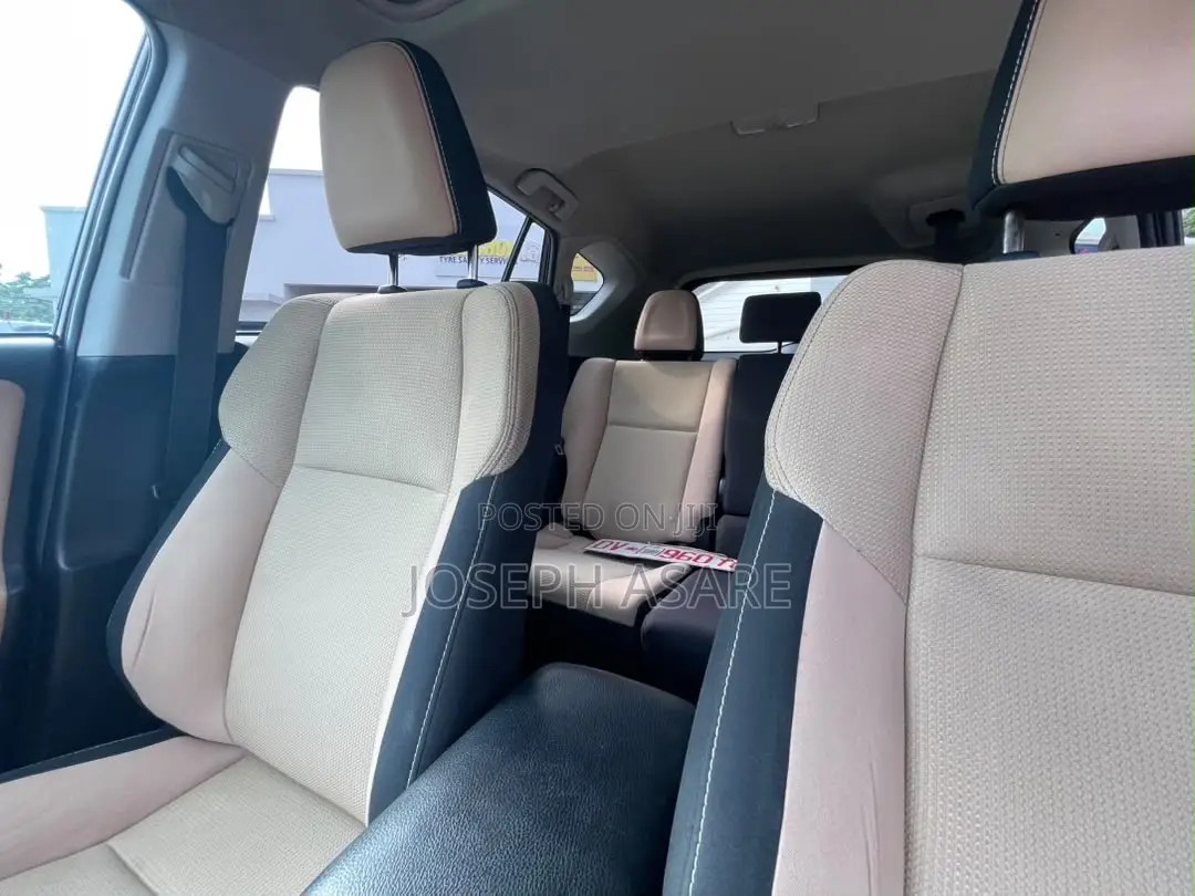 Toyota RAV4 XLE 4dr SUV AWD (2.5L 4cyl 6A) 2018 Brown