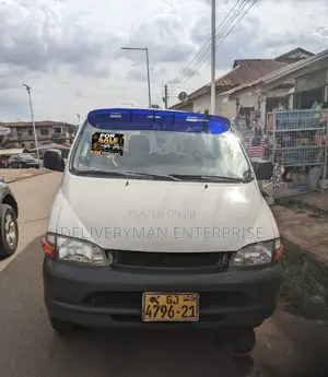 Toyota HiAce 2010 White