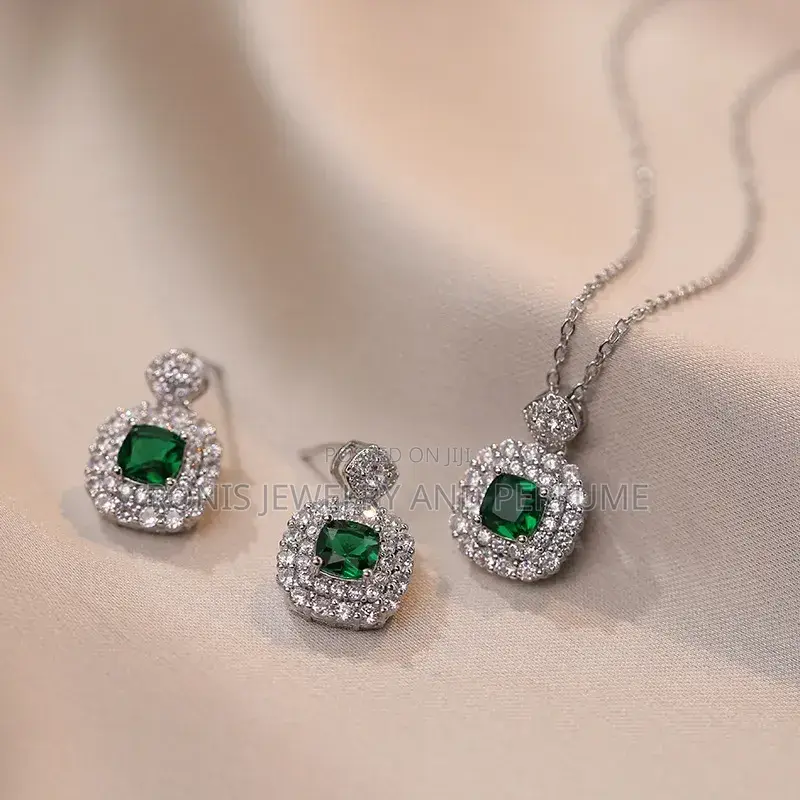 Emerald Jewelry Set