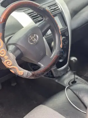 Toyota Yaris 2012 Brown