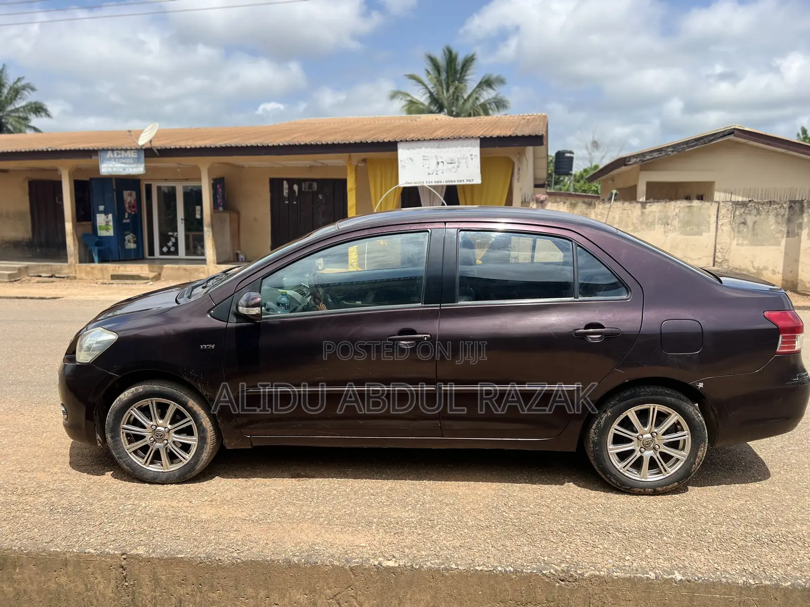Toyota Yaris 2012 Brown