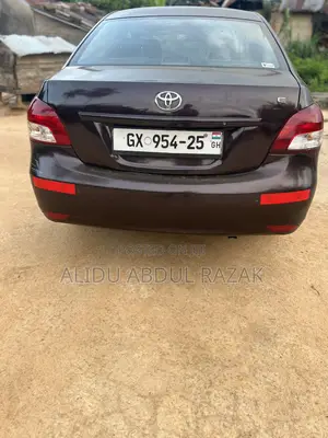 Toyota Yaris 2012 Brown