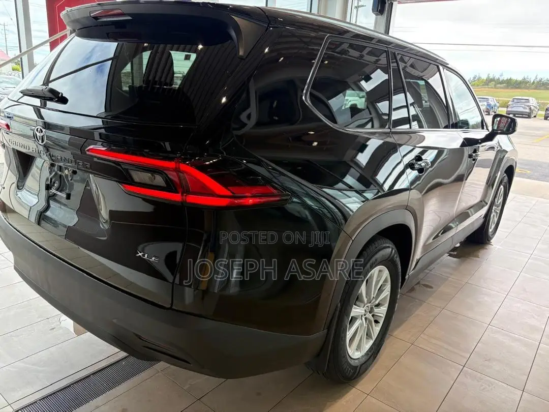 Toyota Highlander XLE AWD 2026 Black