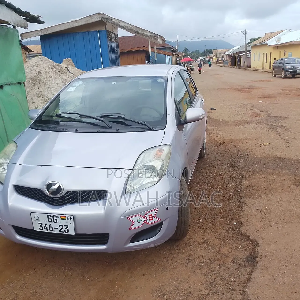 Toyota Vitz 2010 Silver