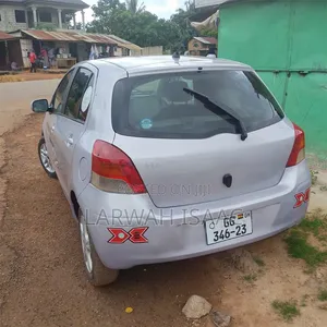 Toyota Vitz 2010 Silver