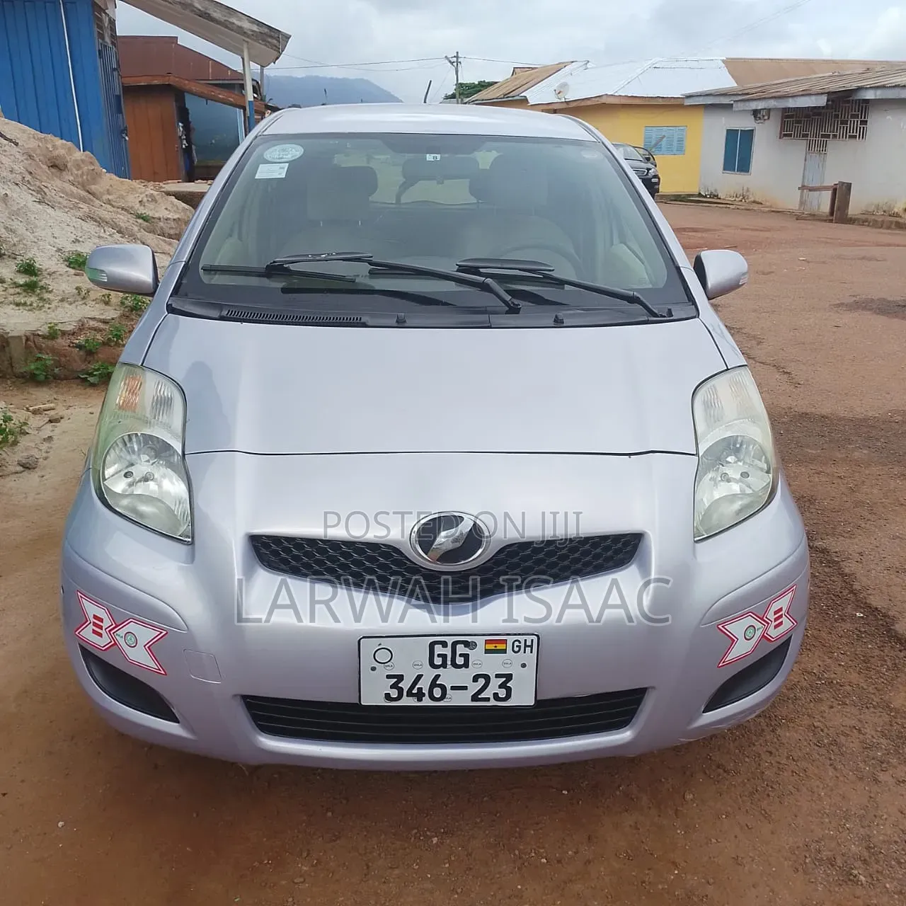 Toyota Vitz 2010 Silver