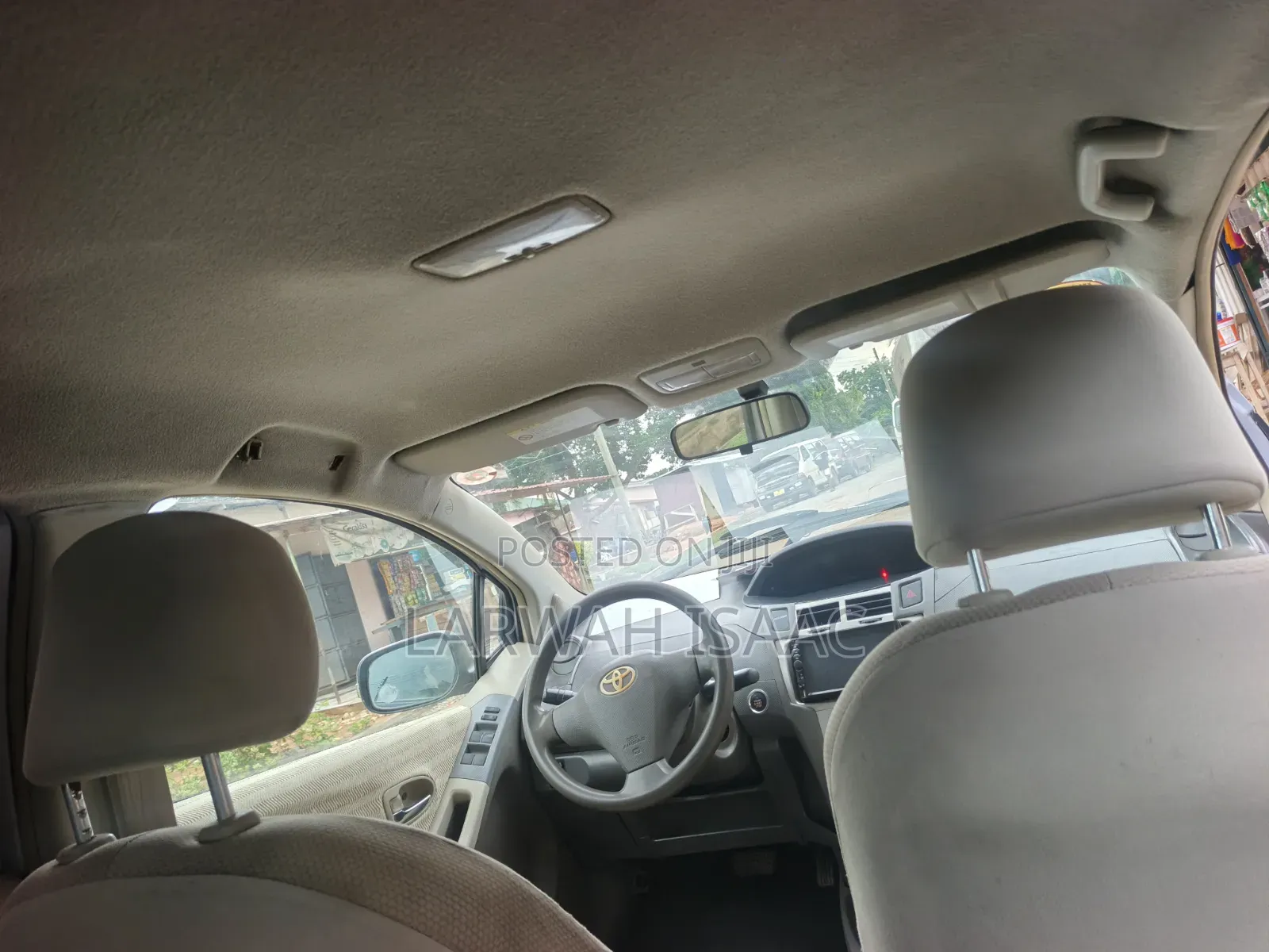 Toyota Vitz 2010 Silver
