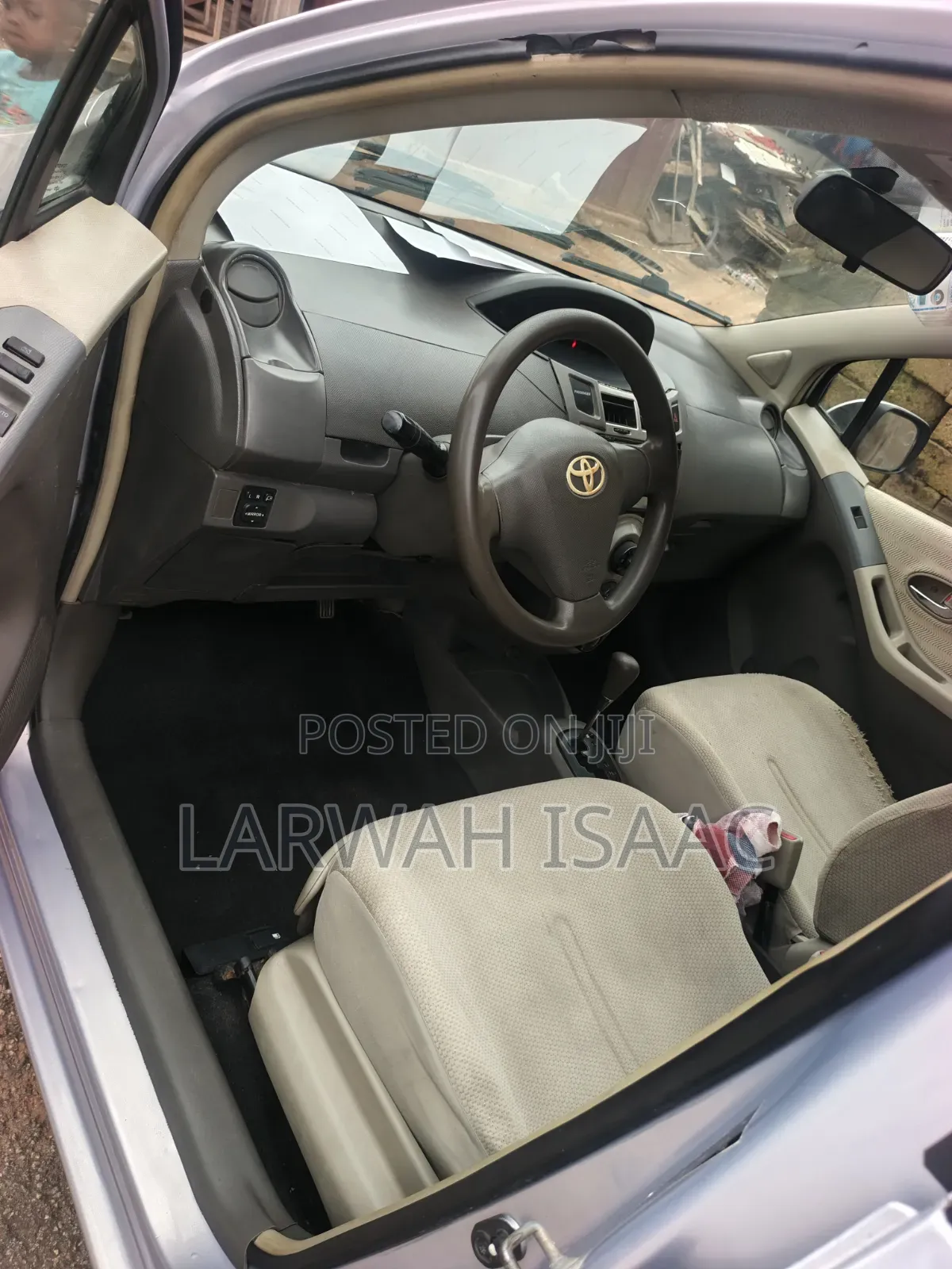 Toyota Vitz 2010 Silver