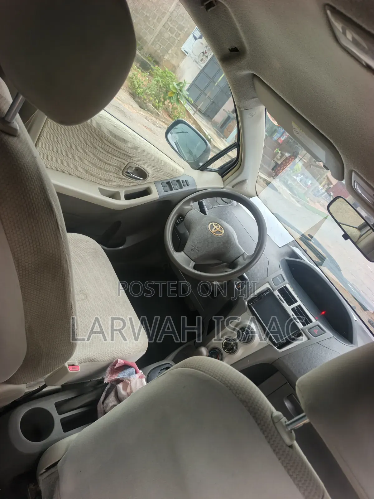 Toyota Vitz 2010 Silver