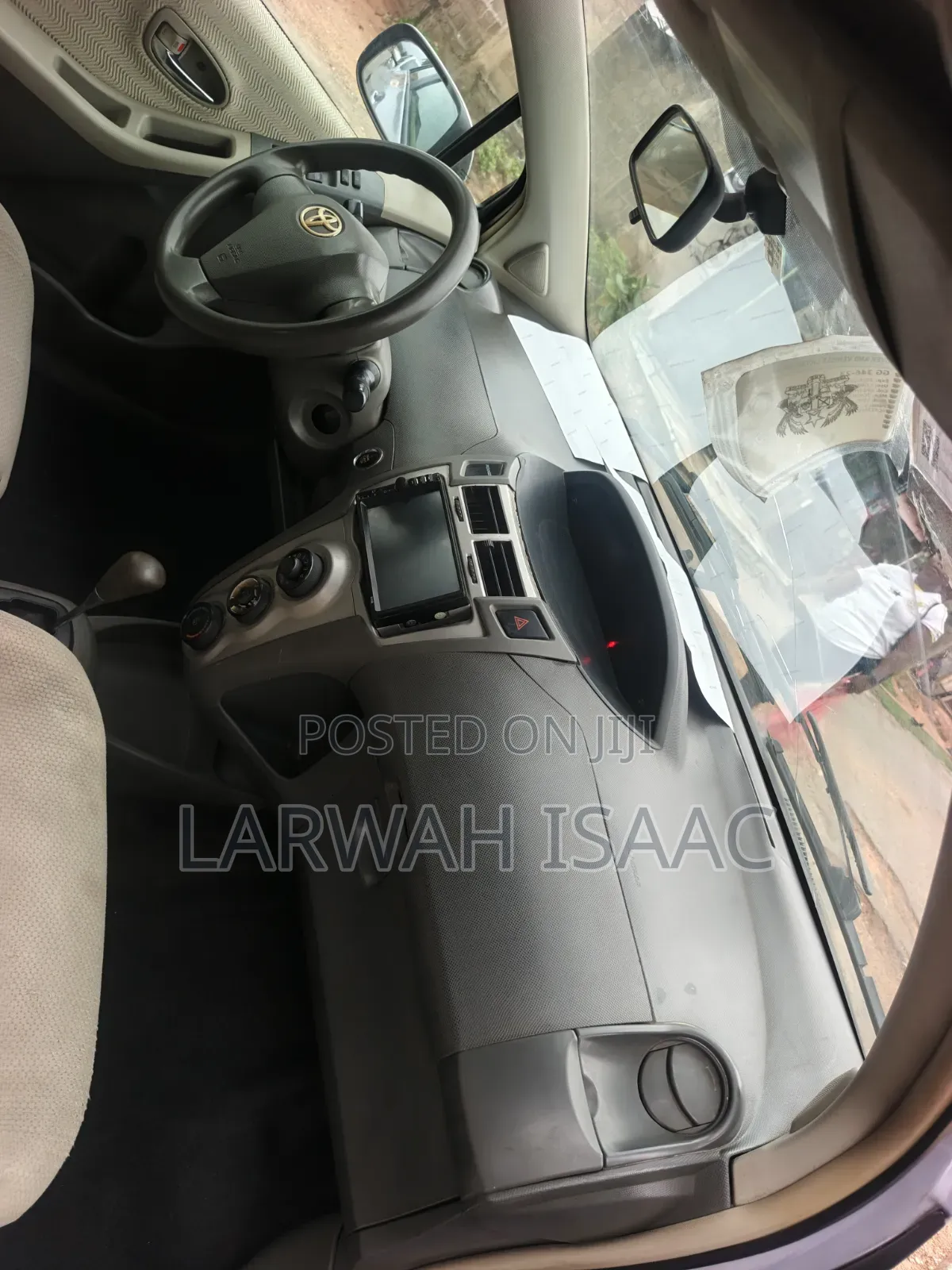 Toyota Vitz 2010 Silver