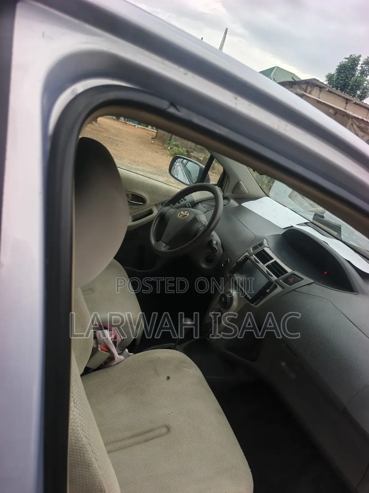 Toyota Vitz 2010 Silver