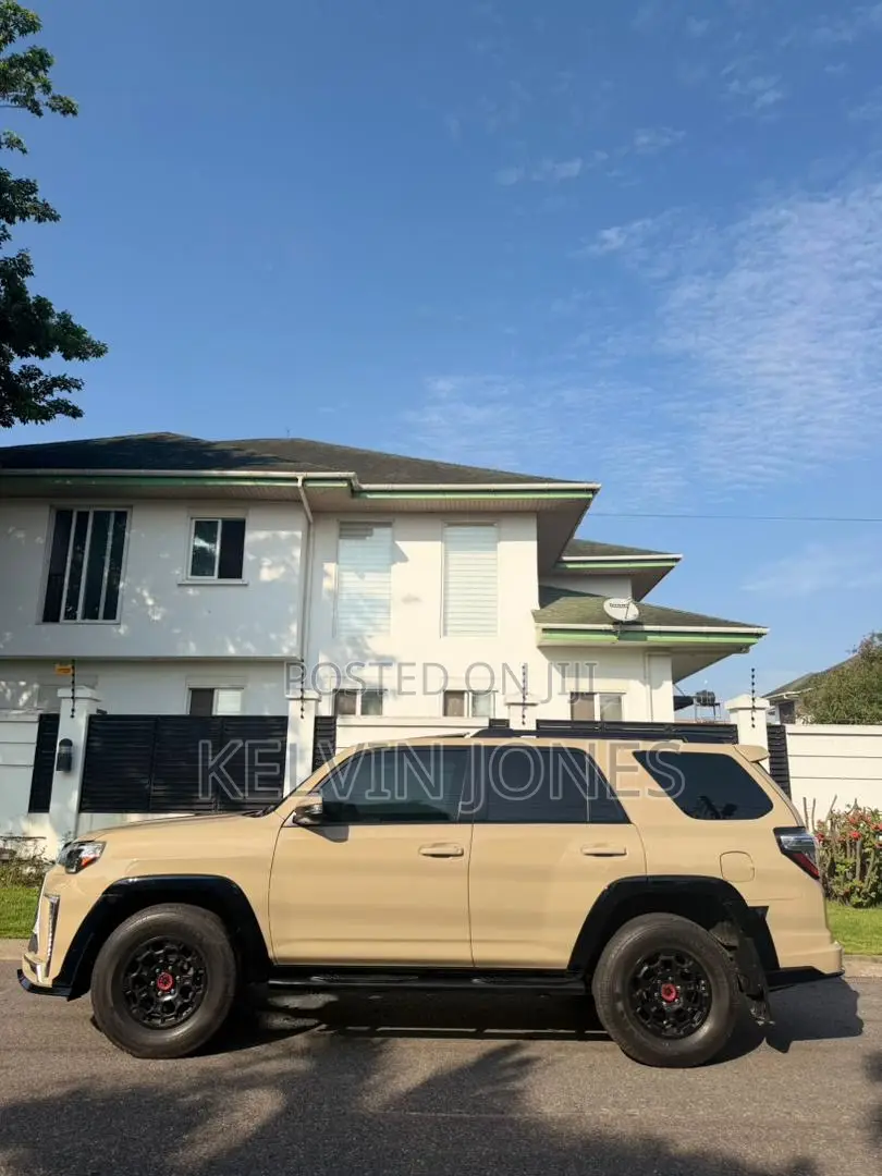 Toyota 4-Runner SR5 4x4 2018 Beige