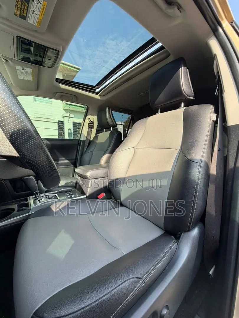 Toyota 4-Runner SR5 4x4 2018 Beige