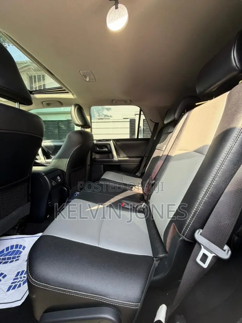 Toyota 4-Runner SR5 4x4 2018 Beige