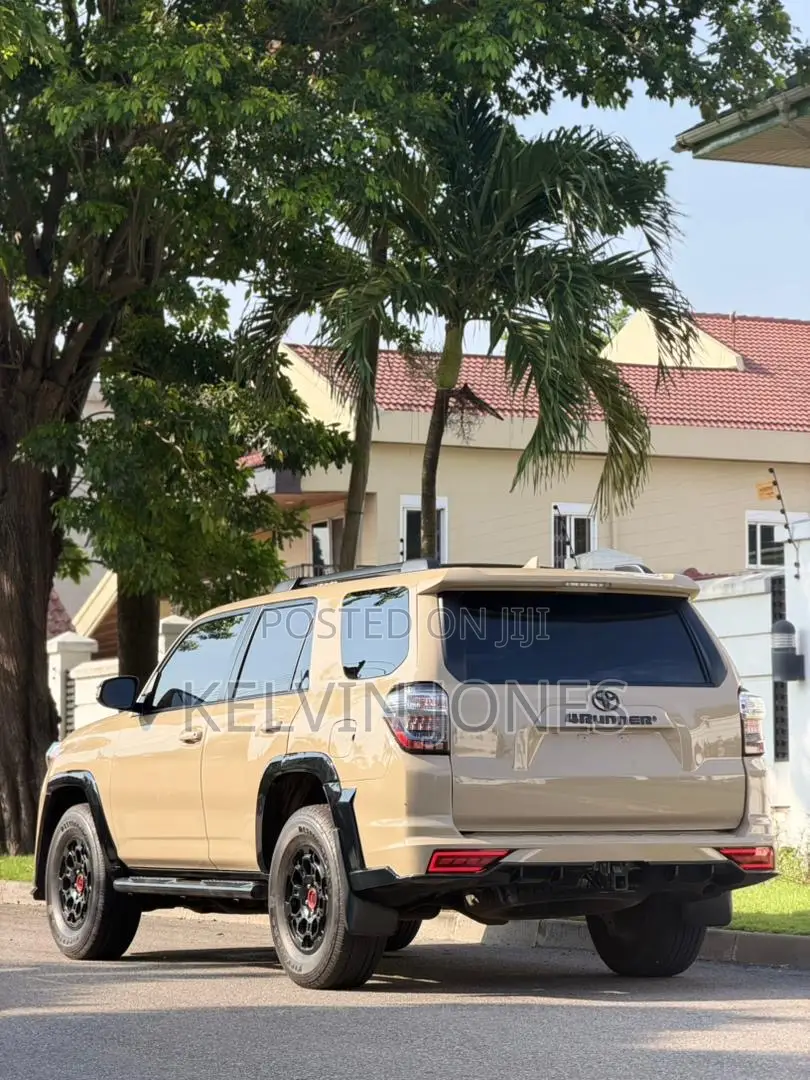 Toyota 4-Runner SR5 4x4 2018 Beige