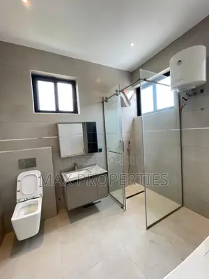4bdrm House in Haatso for sale