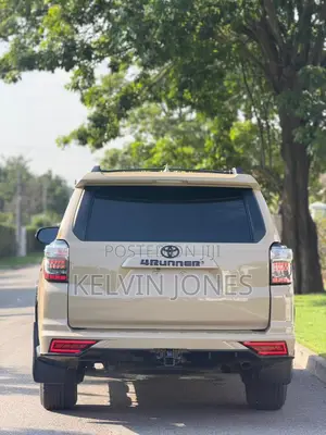Toyota 4-Runner SR5 4x4 2018 Beige