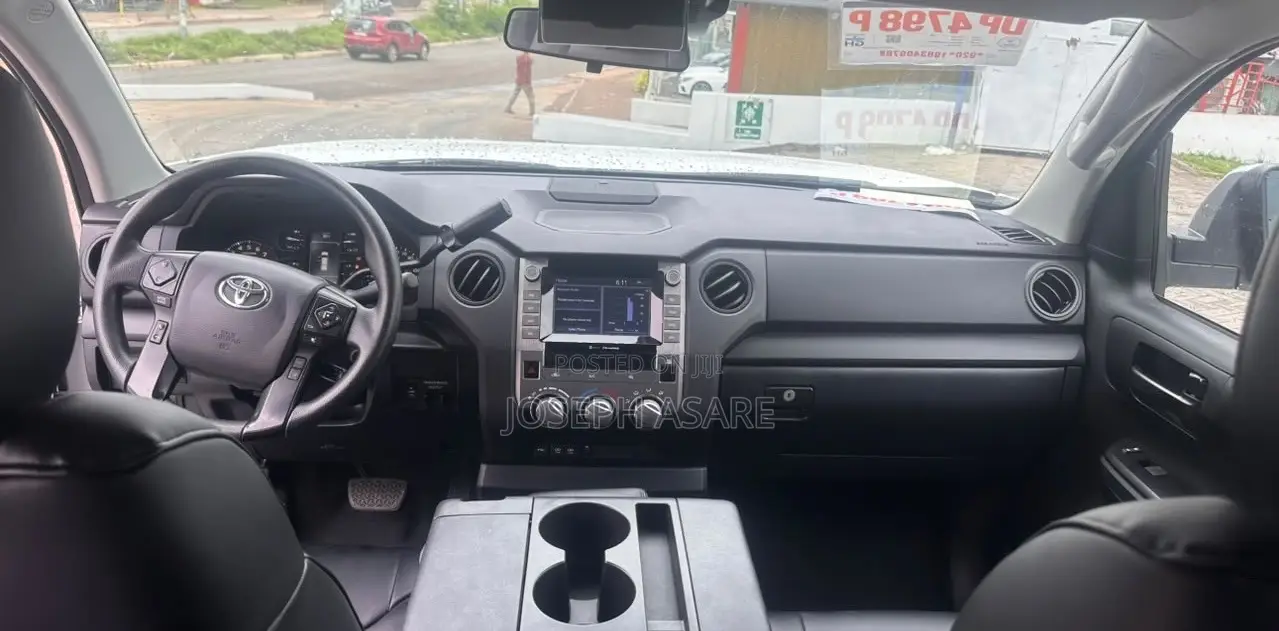 Toyota Tundra 2021 White