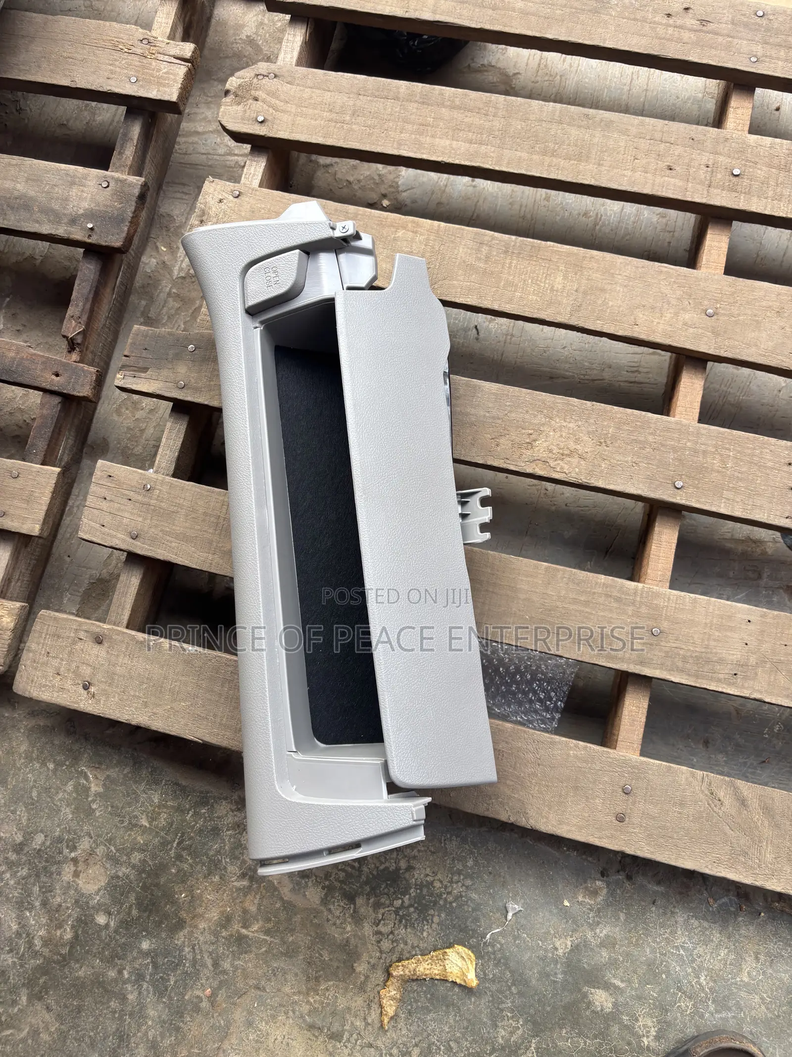 Toyota Rav4 2006 2007 2008 Glove Box or Letter Box Replacement