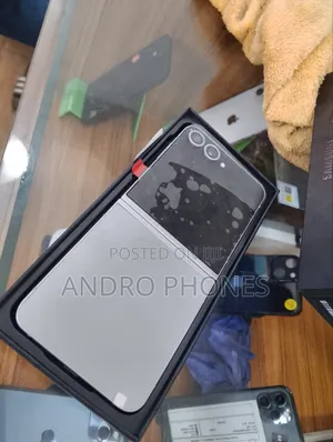 New Samsung Galaxy Z Flip6 256 GB Gray