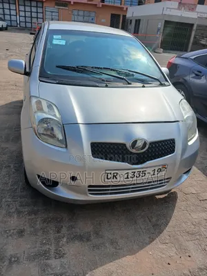 Toyota Vitz 2009 Silver