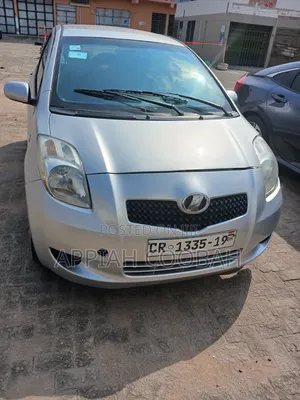 Toyota Vitz 2009 Silver